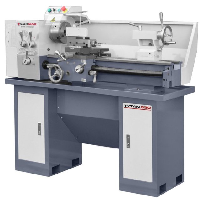 Univerzální soustruh CORMAK 330 x 700 VARIO s podstavcem 230V + soustružnické nože. Obrábění 330x700mm.