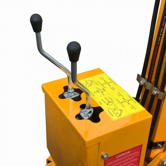 Bagr STILER diesel, 13,5 HP, 360° otočné rameno